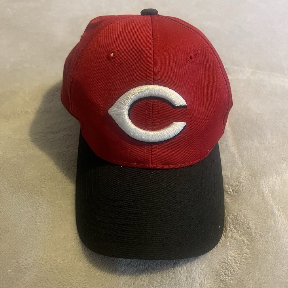 Cincinnati Reds Hat Men Small/Medium Red MLB Baseball Outdoor Cap Adjustable Gym